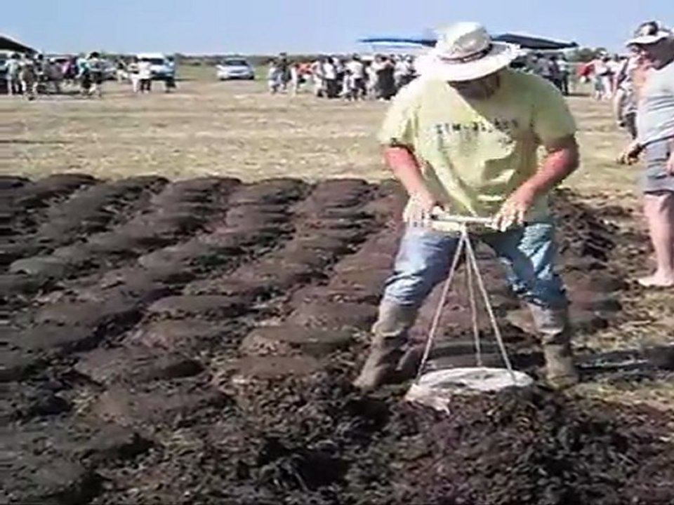 Fabrication de bouses artisanales avant l’ère de l’atome à Triaize
