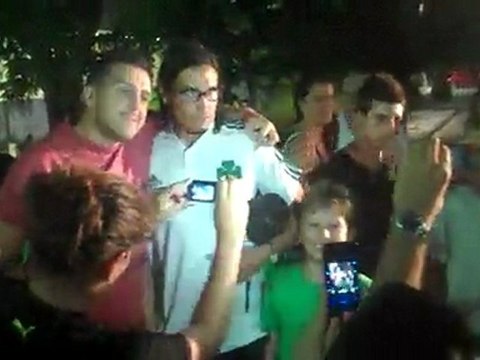 Αποθέωση του Λέτο έξω από το ΟΑΚΑ