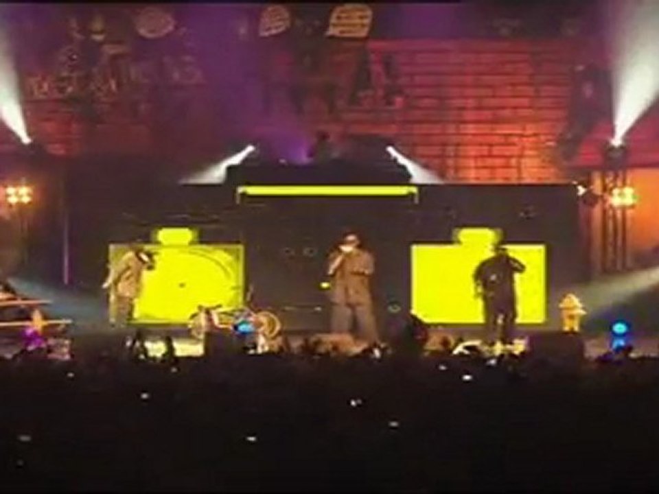 Snoop Dogg, Daz, Kurupt & RBX "Pump Pump" Live @ le Zénith, Paris, France, 07-04-2011 Pt.2