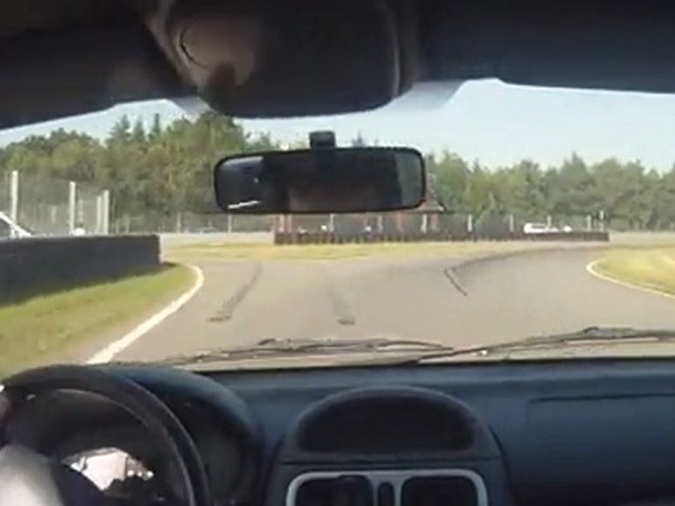 Lohéac le 31 juillet 2011 en clio RS1 avec le BCS team. Vue int 1