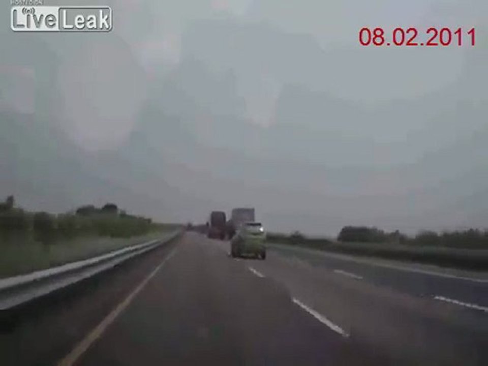 Crash - Rollover - Die Barriere konnte nicht verhindern,