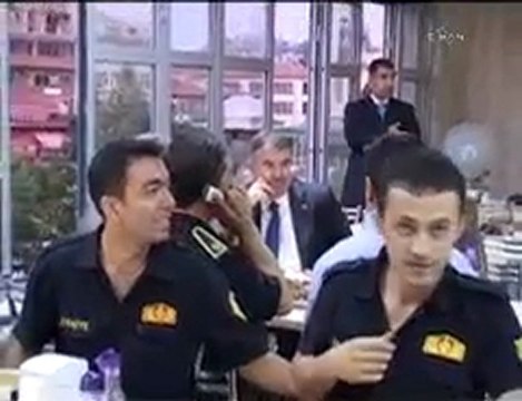 İtfaiyeciler, Bakan Şahin ile iftar yapmaya niyetlendi yangına koştu