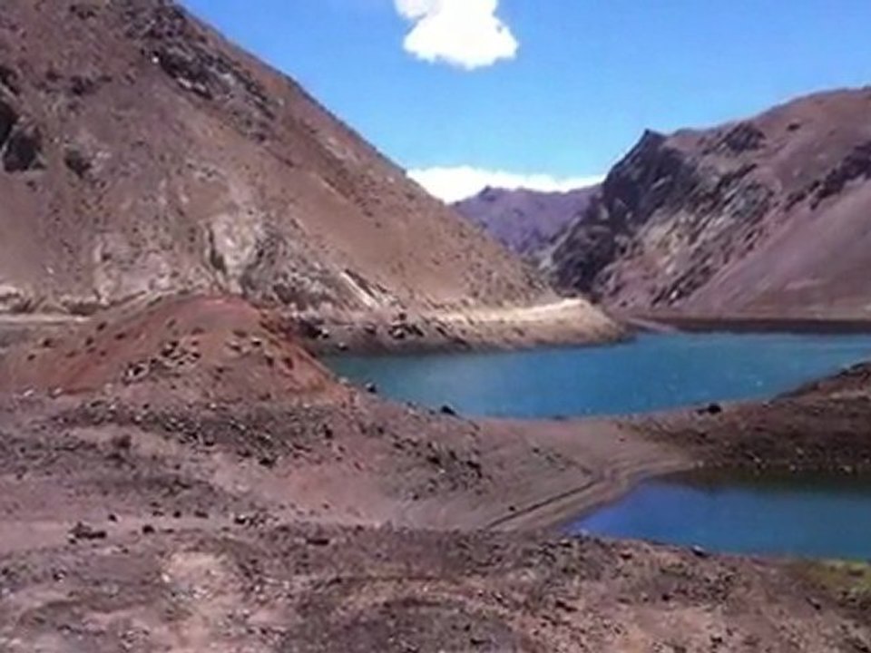 Chili, lac de barrage "La Laguna", en descendant vers Vicuña après avoir passé le "Paso de Agua negra"