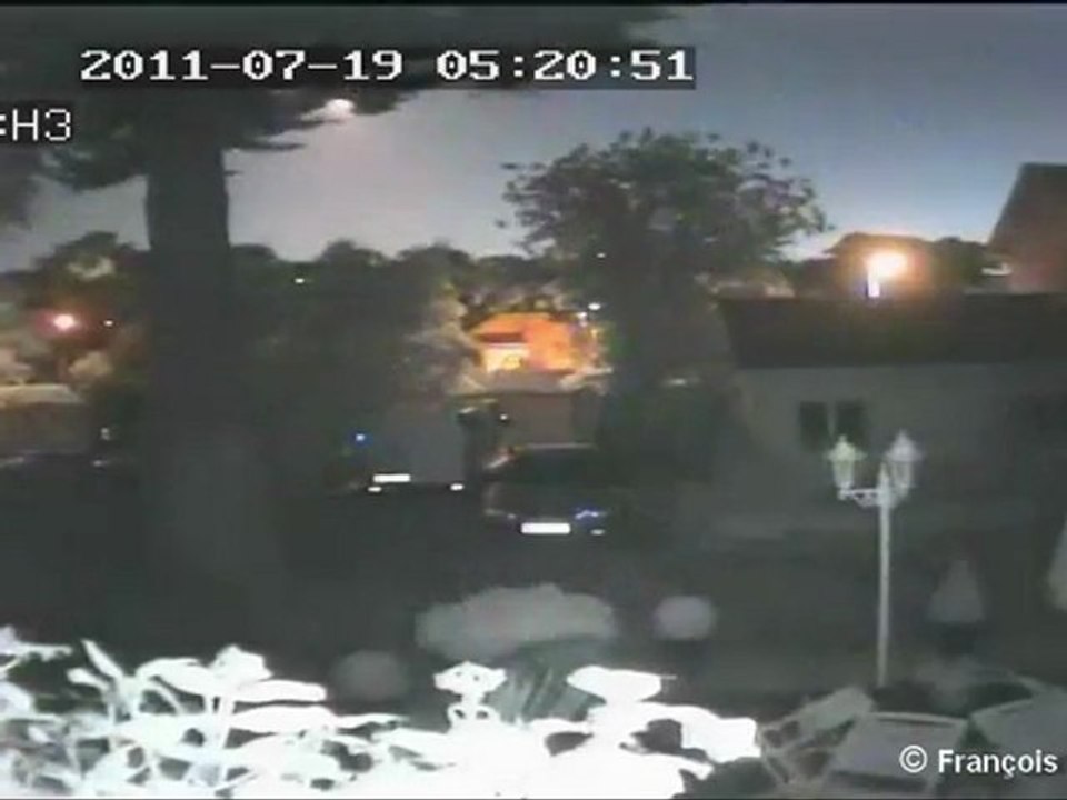 L'Espace des Sciences de Rennes a publié les premières images de la météorite très lumineuse qui est entrée dans l'atmosphère quelque part au-dessus de la Bretagne360