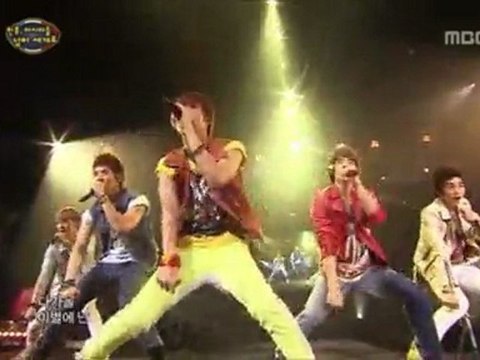 SHINee - Introduction & REPLAY @ SM Town Paris