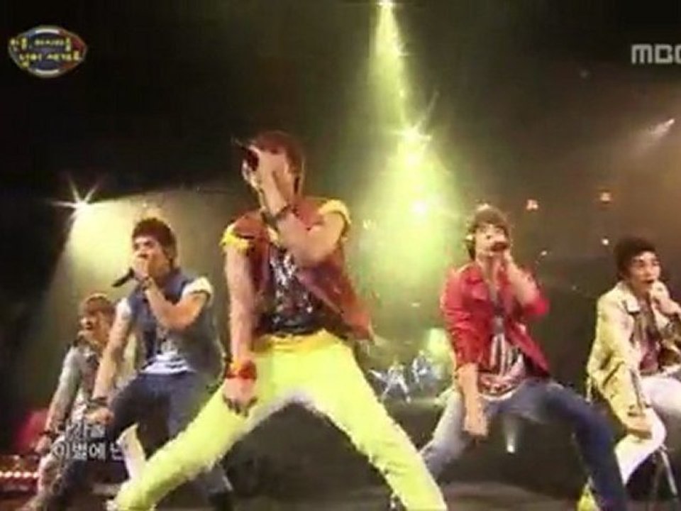 SHINee - Introduction & REPLAY @ SM Town Paris