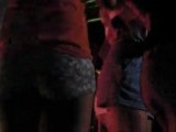 Chicas bailando en la barra del Matt's Albufeira