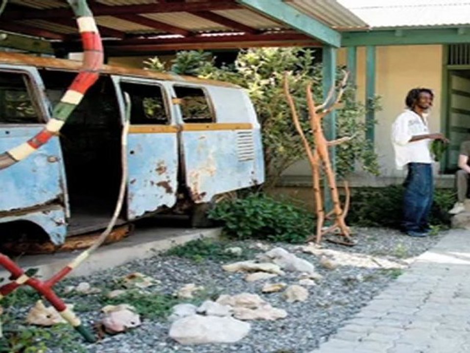 SUR LES TRACES de BOB MARLEY : le reportage