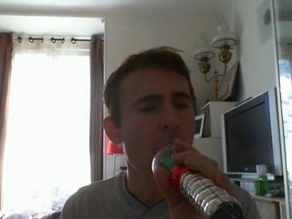 Wiwi égratigne "attention la vie est courte"