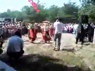 SARI YAZMA FOLKLÖR EKİBİ