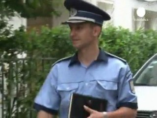 Romania plans mass police sackings