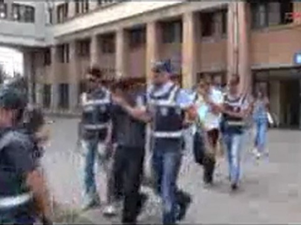 2 astsubay uyuşturucu kuryeliğinden tuutklandı