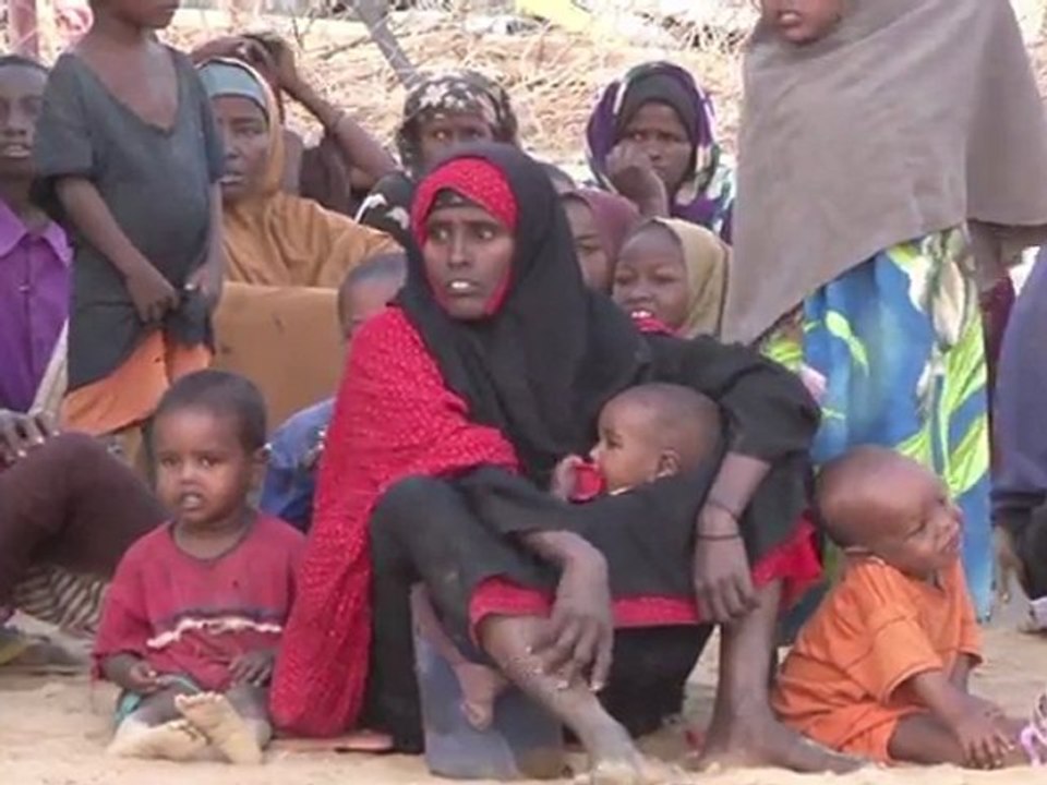 Somalische Männer werden an Flucht aus Dürregebieten gehindert
