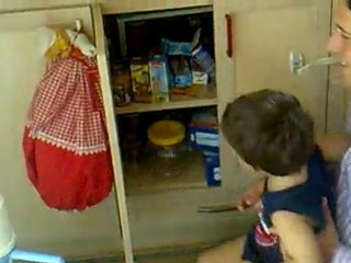 Çınar- Babasıyla tamirat yapıyor