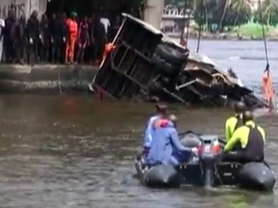 Ivorian bus plunges into lagoon, dozens killed