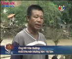 Học sinh Kỳ Sơn gặp khó vì mất cầu sau lũ quét