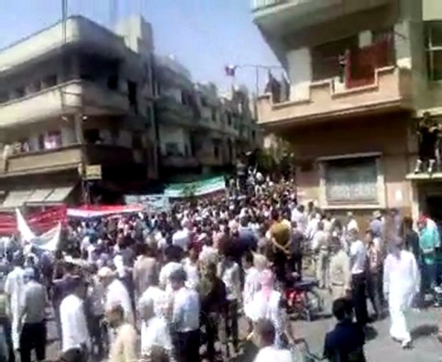 22-07-2011 سوريا حمص الخالدية و البياضة في جمعة احفاذ خالد Against Assad in Syria Homs Alkhaldiya and Albayada2