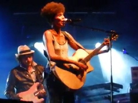 Ayo & Mathieu Chedid - Down on my knees