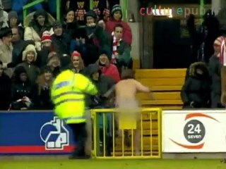 Police fail: mad streaker escapes on football pitch