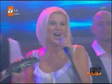 Hande Katipoglu & Canli Performans - Yalan Dostum | Hakan Bey 6.8.2011