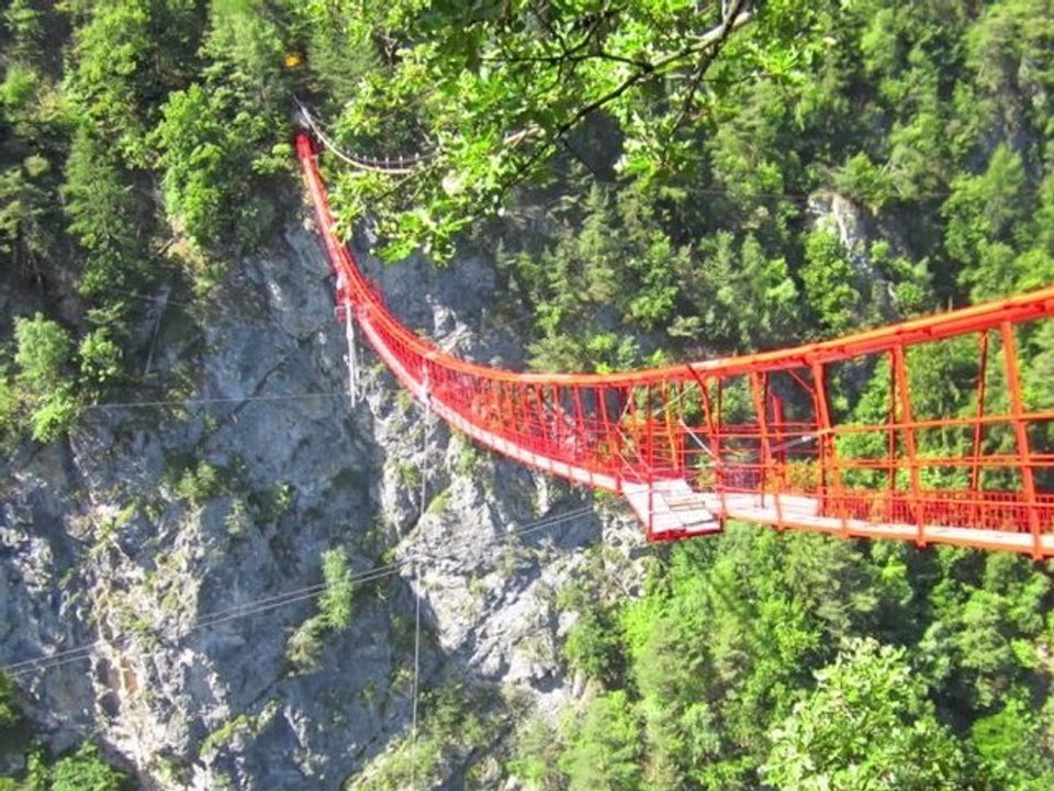 Bungy de 190 m à Niouc !!!
