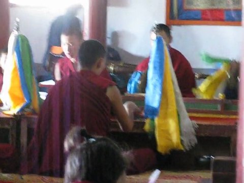 mongolie-(10)-priere dans un monastere