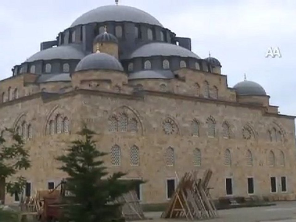 TARİHİ 3 CAMİNİN İZLERİNİ TAŞIYOR