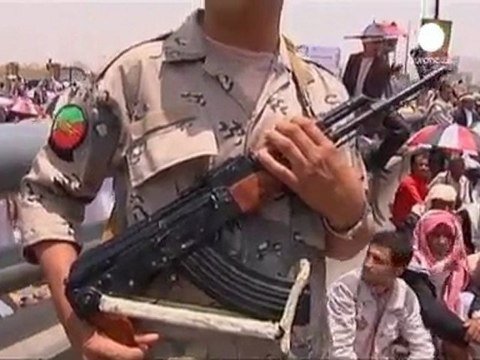 Saleh lascia l'ospedale, nuovi scontri in Yemen