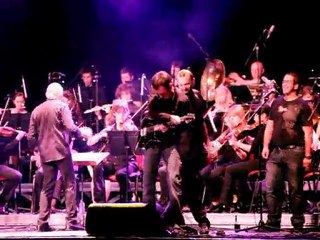 Amaral version Rock Symphonique avec l'orchestre de Tournefeuille : "Free hugs"