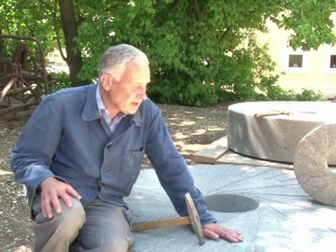 Arabic-web-Organic boom boosts ancient millstone tradition