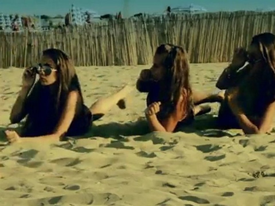 Dhurata Ahmetaj ft. PaPi - Hot Summer (Official Video) 2011 HD by melodyshqip.com