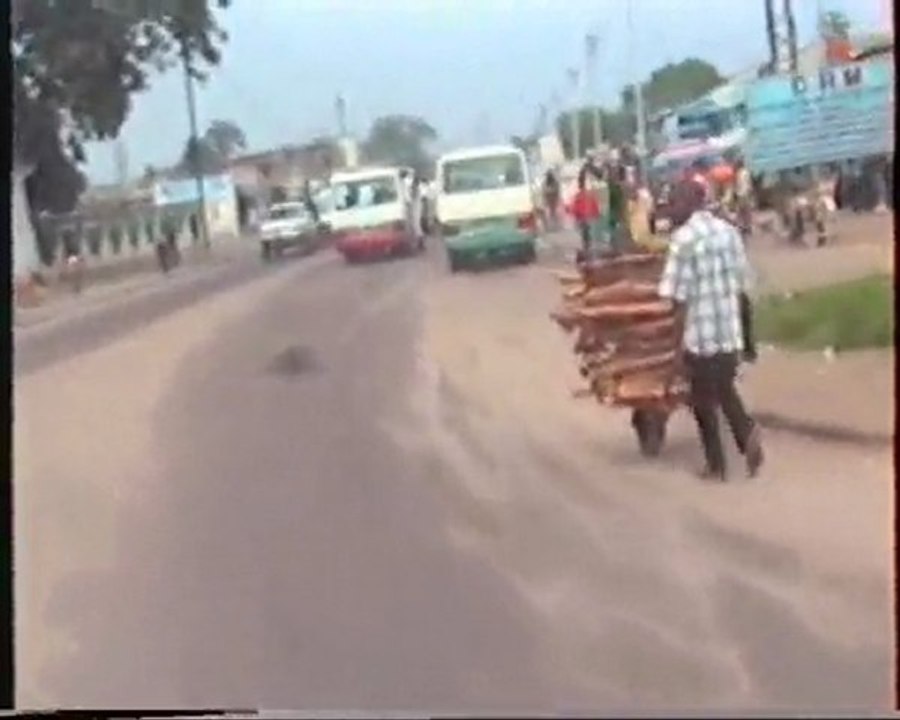 La poetesse Nathy Ebriet Debout Afrique reveille toi