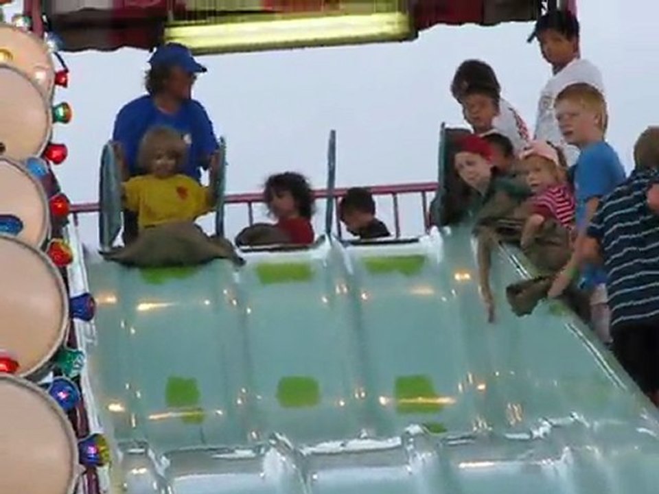 Burl & Ivo on Super Slide 03 Aug 2011