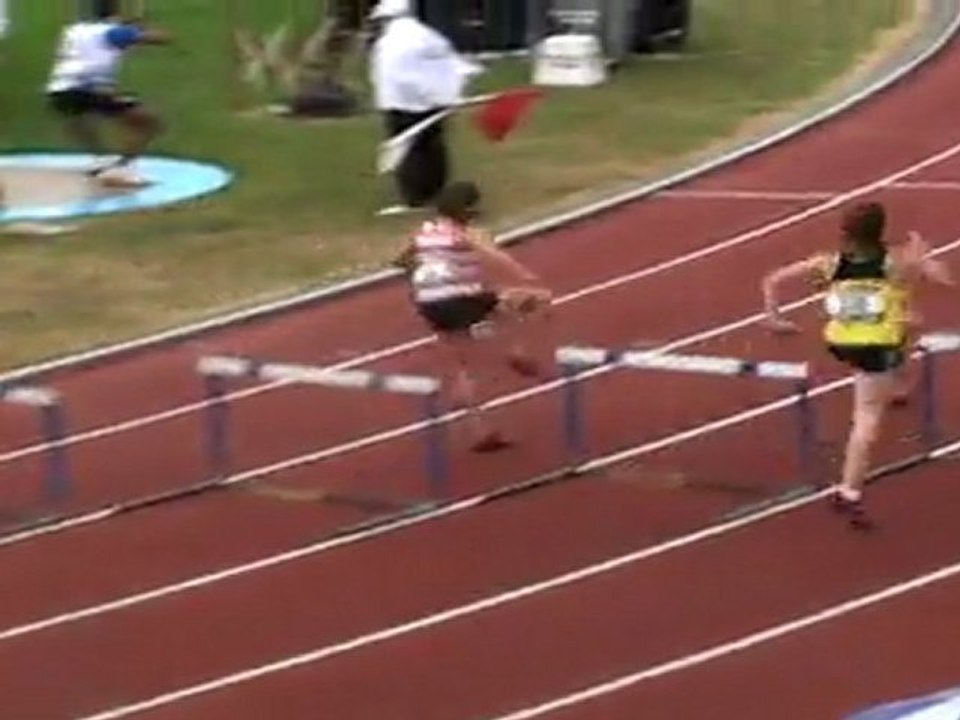 Claire DUCOS - 400m haies 66"18 - Série championnats de France jeunes 2011 à Dreux