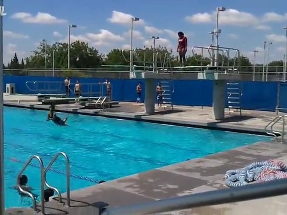 Chicks Tauchen in den Pool Fail