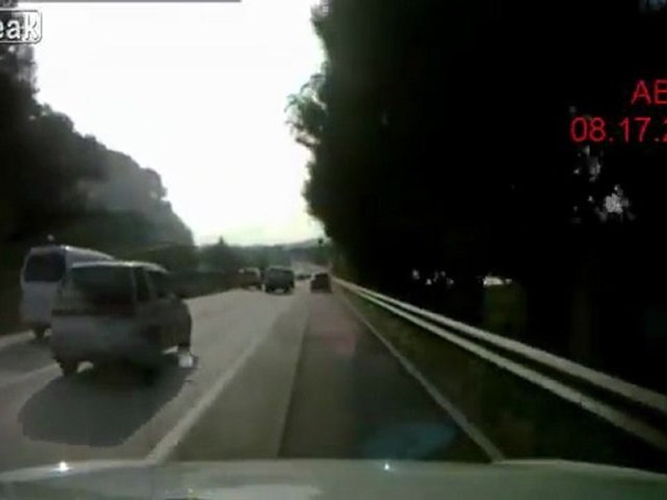 Jeep Fahrer rollen auf der Autobahn - Crash - WTF