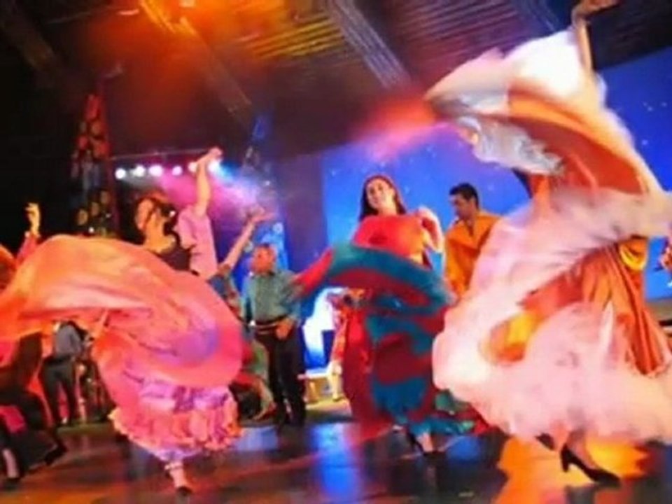 NA DANCINGU TAŃCZĄ GOŚCIE