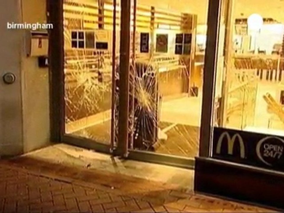 Troisième jour d'émeutes en Angleterre