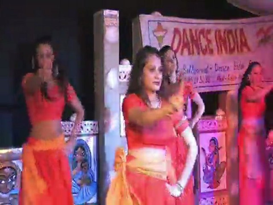 BOLLYWOOD INDIAN DANCE
