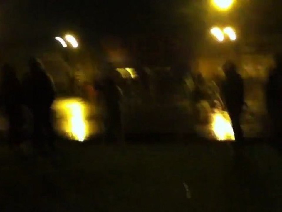 LONDON RIOTS TAG 2 - Mobile Footage Curry Brixton