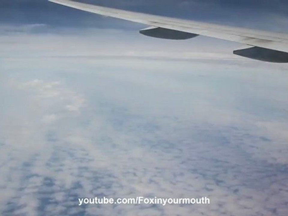 UFO auf Film gebannt von einem Flugzeug aus.