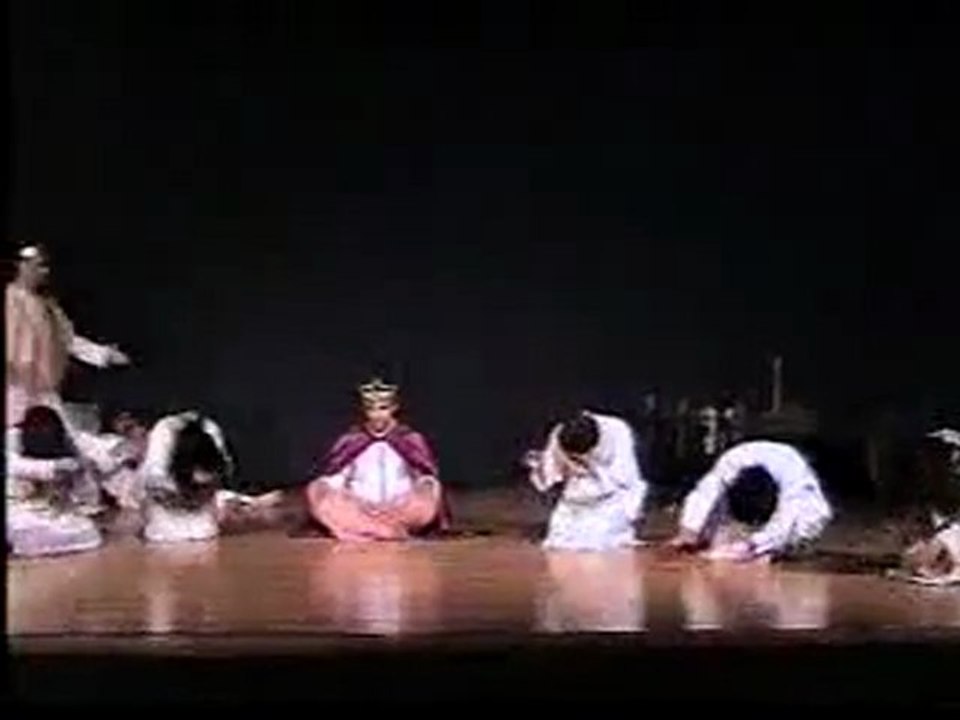 MİDAS'IN BEKÇİSİ İÇİYOR,KRAL MİDAS KADINLARLA DÜĞÜM ÇÖZÜYOR
