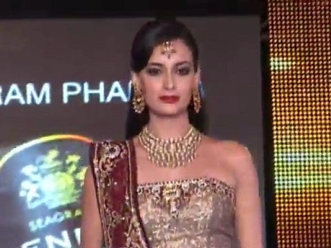 Bollywood Stars Walk The Ramp At Blenders Pride Fashion Tour 2011 – Latest Bollywood News
