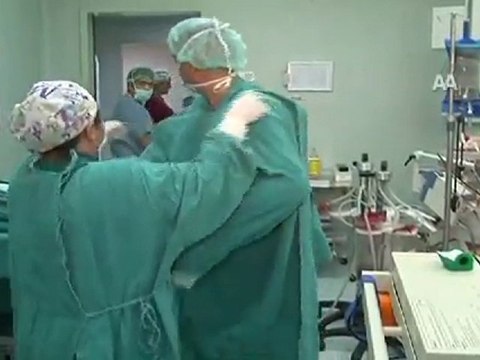 DÜNYANIN İLK RAHİM NAKLİ YAPILDI