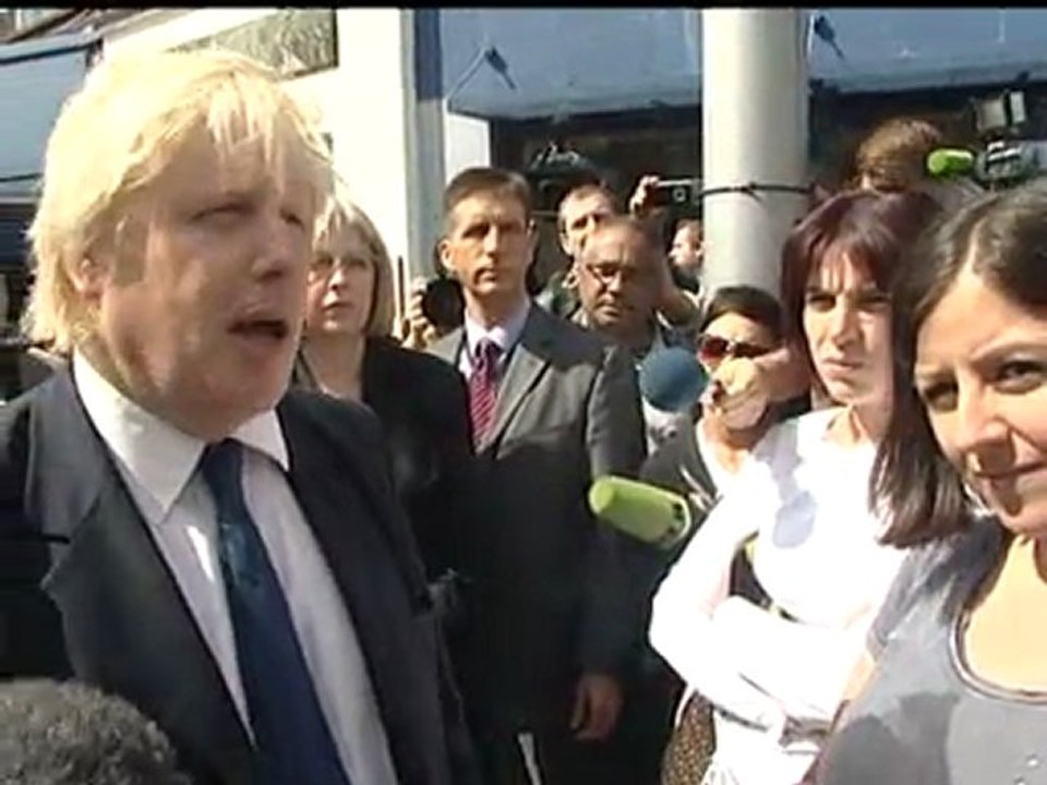 Johnson heckled by Clapham crowd