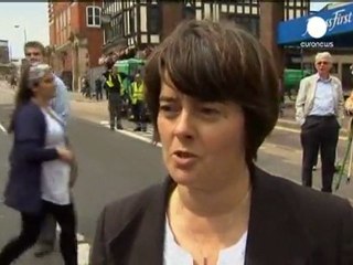 Volunteers clean-up in England's riot cities