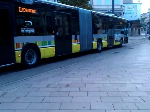 Tram Sainté - travaux été 2011- le 792 à la boucle de la Place du Peuple