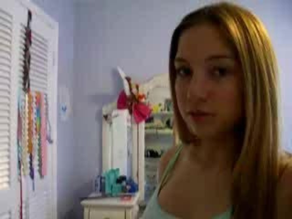 Lip-syncing Girl Gets Owned