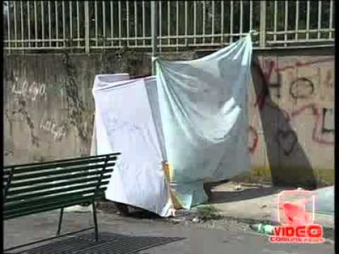 Napoli - Cittadini che per il comune risultano abusivi