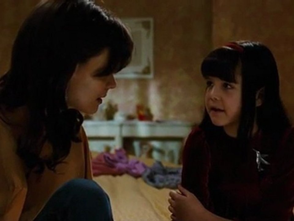 Don't Be Afraid of the Dark - Clip Bright Lights